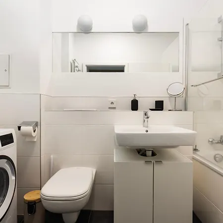 Daire Deluxe - Garden - Near Elbe - Airport